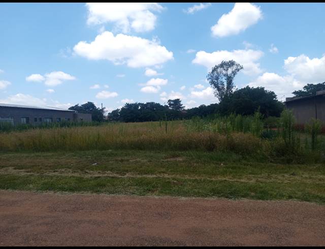 1,021M² VACANT LAND FOR SALE IN KOOKRUS